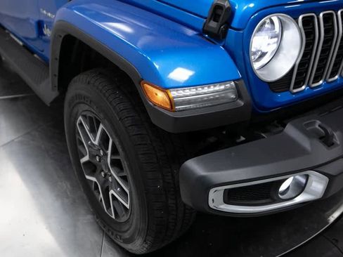 Used 2024 Jeep Wrangler Sahara image 12