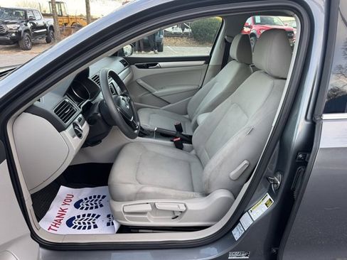 Used 2017 Volkswagen Passat 1.8T S image 16