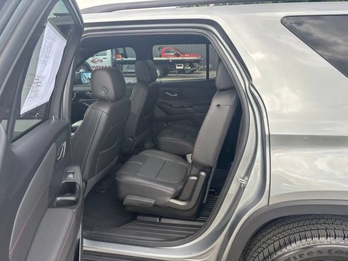 Used 2023 Chevrolet Traverse RS AWD/4WD image 17