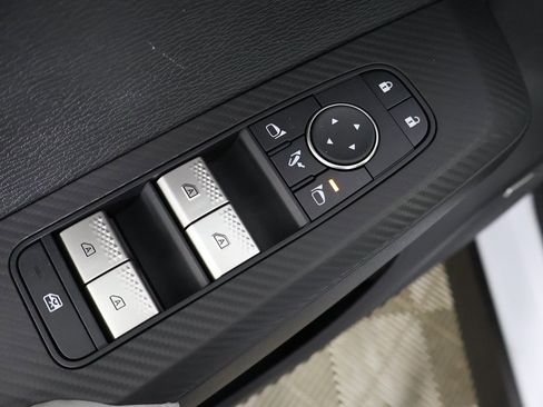 New 2025 Mitsubishi Outlander SE image 35