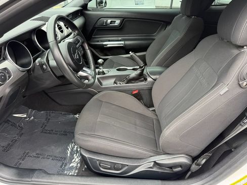 Used 2022 Ford Mustang GT RWD image 19