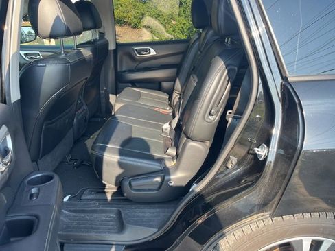 Used 2017 Nissan Pathfinder Platinum image 18