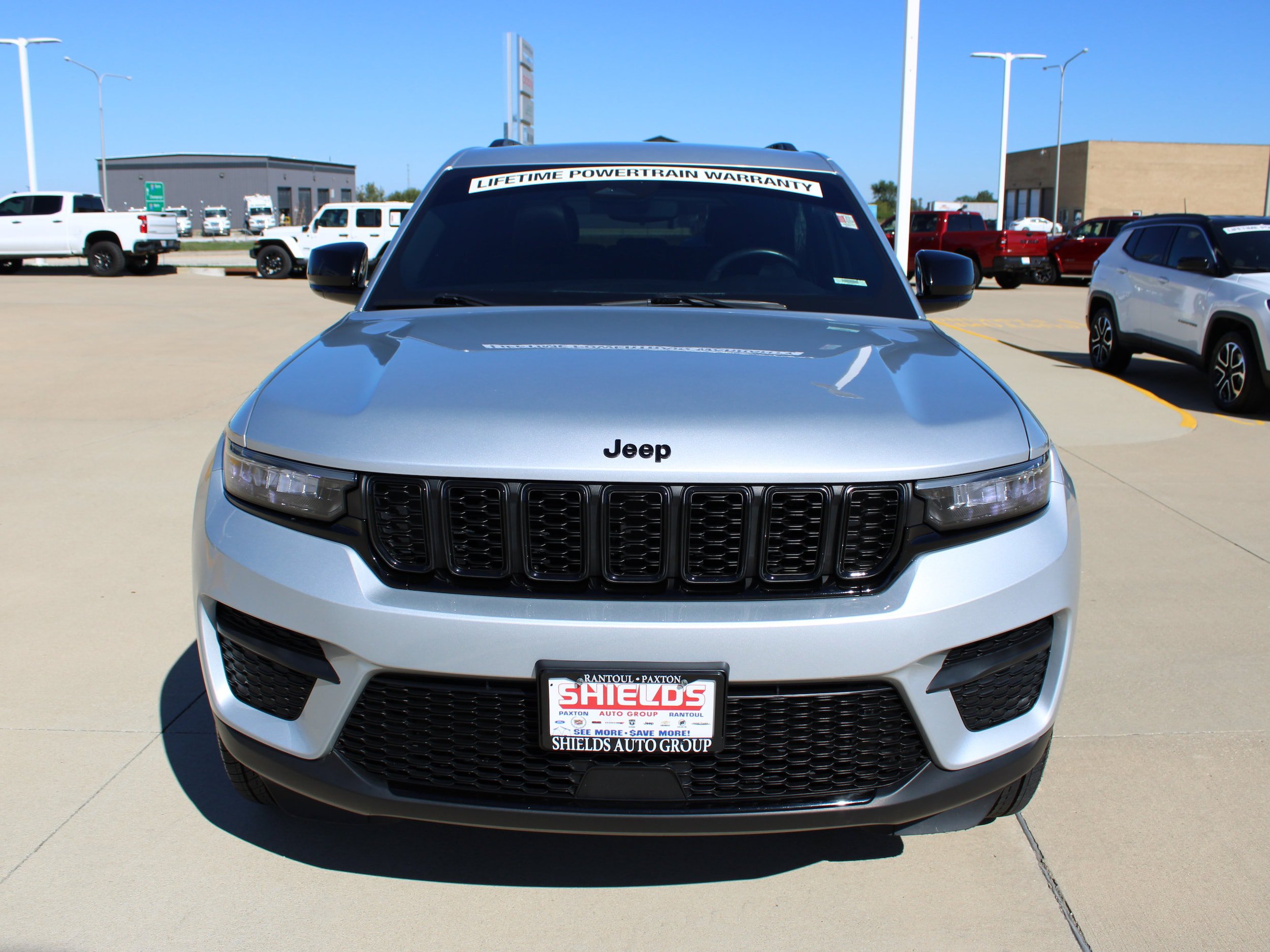Used 2022 Jeep Grand Cherokee Altitude AWD/4WD image 9