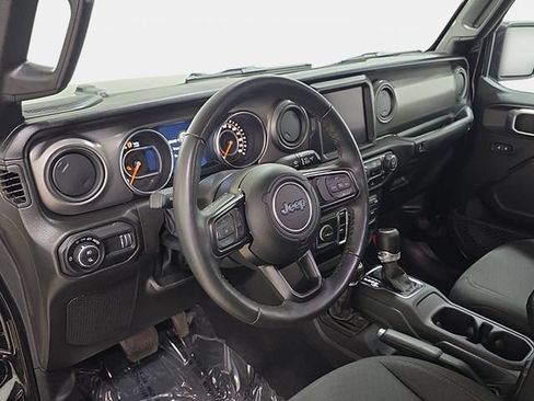 Used 2023 Jeep Gladiator Sport AWD/4WD image 16