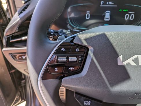 Certified 2025 Kia Niro EX Touring FWD image 28