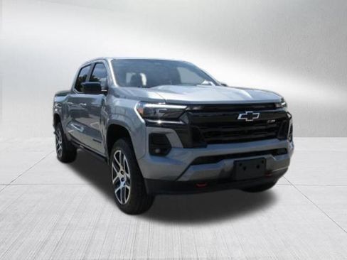 Used 2024 Chevrolet Colorado Z71 w/ Z71 Convenience Package 2 AWD/4WD image 9