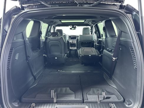 New 2026 Chrysler Pacifica Limited w/ S Appearance Package image 8