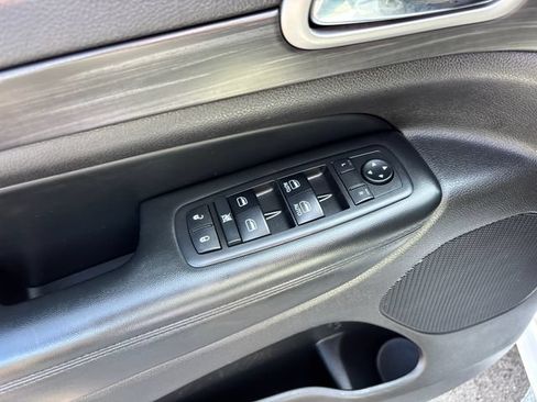 Used 2019 Jeep Grand Cherokee Altitude AWD/4WD image 15