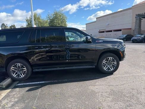 Used 2025 Chevrolet Suburban Z71 image 7