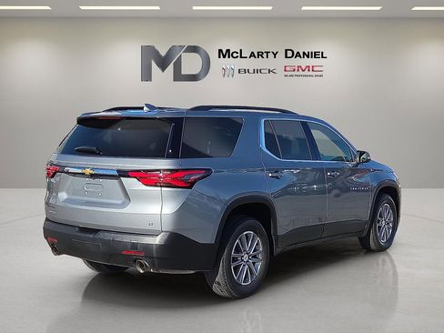 Used 2023 Chevrolet Traverse LT image 5