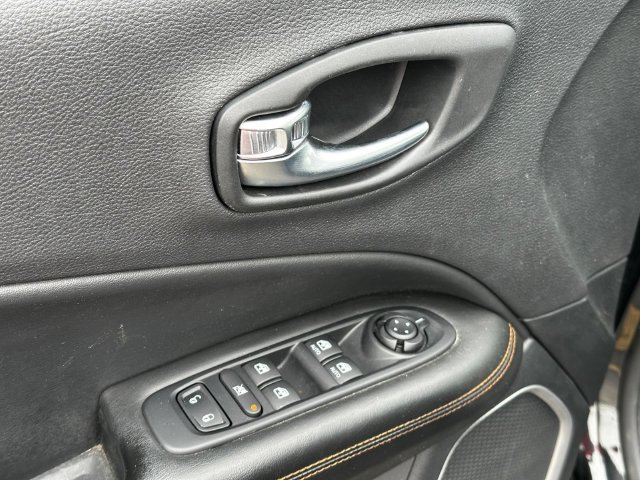 Used 2020 Jeep Compass Limited w/ Premium Lighting Group AWD/4WD image 14