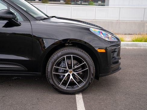 Certified 2026 Porsche Macan AWD/4WD image 9