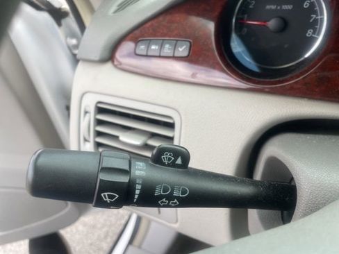 Used 2006 Buick Lucerne CX image 28