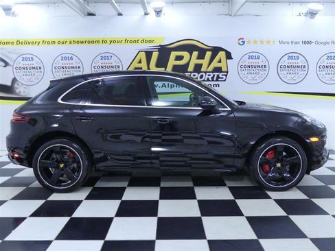Used 2018 Porsche Macan Turbo image 42