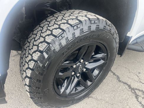 Used 2021 Chevrolet Silverado 1500 LT Trail Boss w/ Convenience Package II image 9