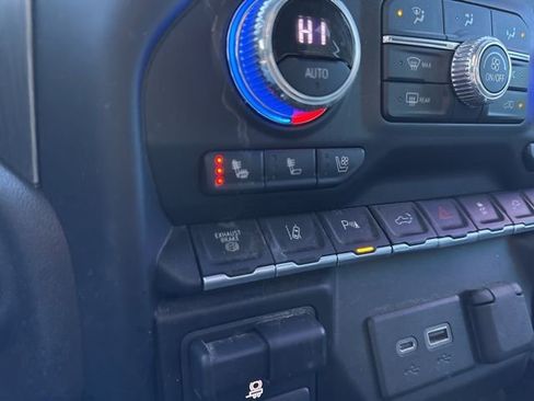 Used 2023 GMC Sierra 2500 Denali w/ Denali Black Diamond Edition image 28