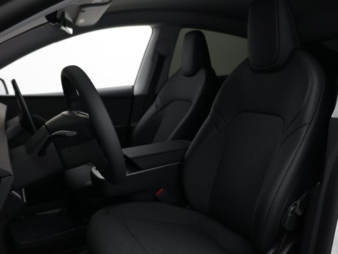 Used 2026 Tesla Model Y 2WD image 12