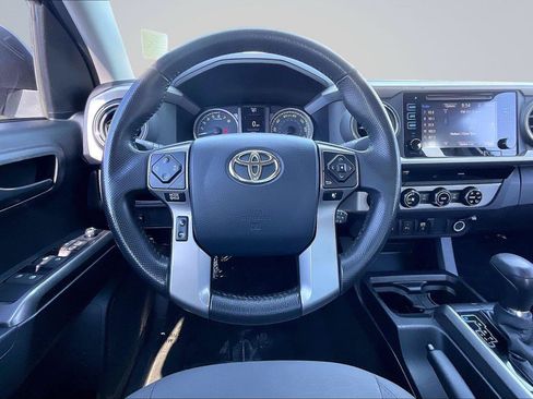 Used 2017 Toyota Tacoma SR5 w/ Tow Package AWD/4WD image 6