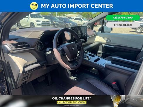 Used 2022 Toyota Sienna Platinum AWD/4WD image 10
