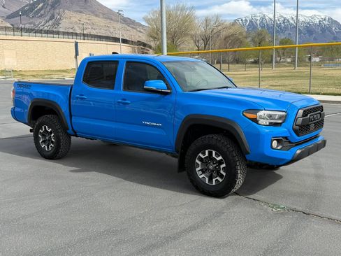 Used 2020 Toyota Tacoma TRD Off-Road w/ TRD Premium Off Road Package image 17