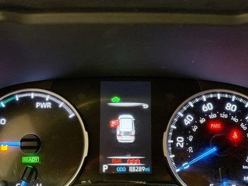 Used 2021 Toyota RAV4 LE AWD/4WD image 10