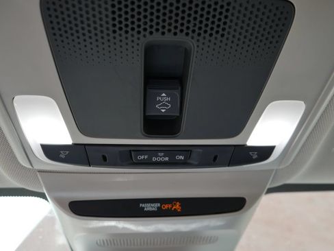 Used 2025 Honda HR-V EX-L image 16