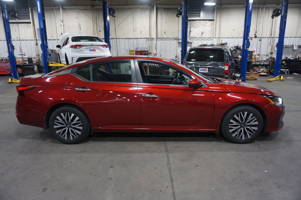 Used 2023 Nissan Altima 2.5 SV FWD image 19