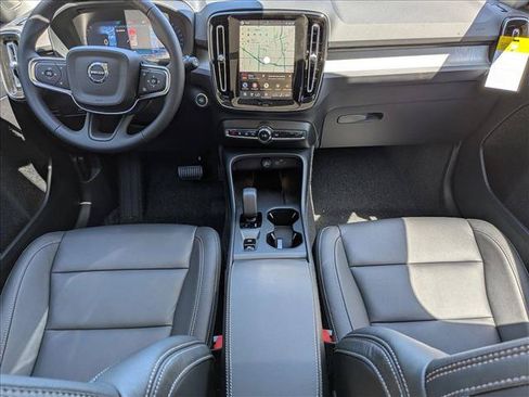 New 2026 Volvo XC40 B5 Core w/ Climate Package AWD/4WD image 16