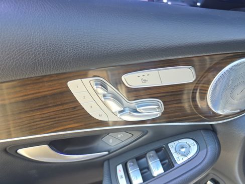 Used 2020 Mercedes-Benz GLC 300 4MATIC image 19