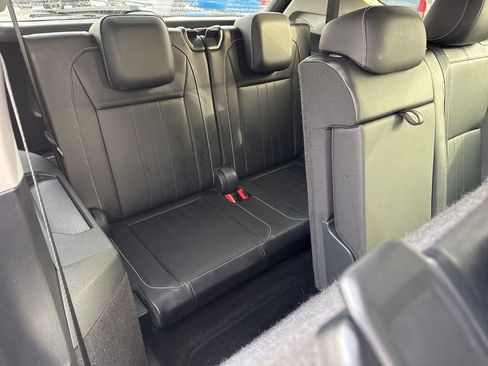 Used 2024 Volkswagen Tiguan SE image 23