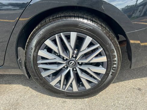 Used 2024 Nissan Altima 2.5 SV FWD image 10