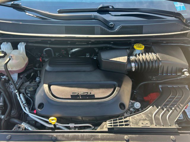 Used 2023 Chrysler Pacifica Limited FWD image 8