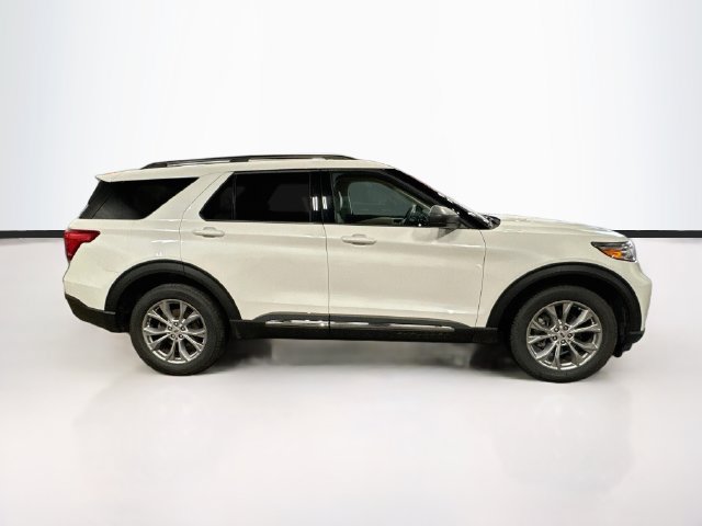 Used 2023 Ford Explorer XLT w/ Equipment Group 202A AWD/4WD image 8