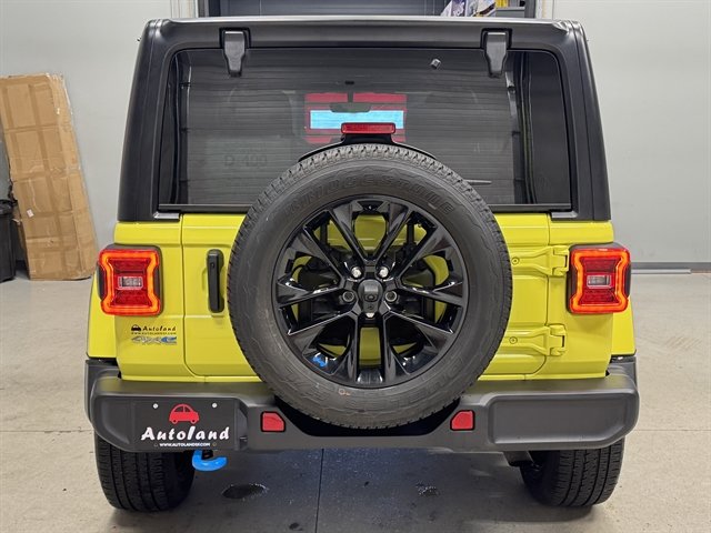 Used 2023 Jeep Wrangler Unlimited Sahara AWD/4WD image 11