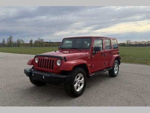 Used 2013 Jeep Wrangler Unlimited Sahara w/ Connectivity Group AWD/4WD image 1