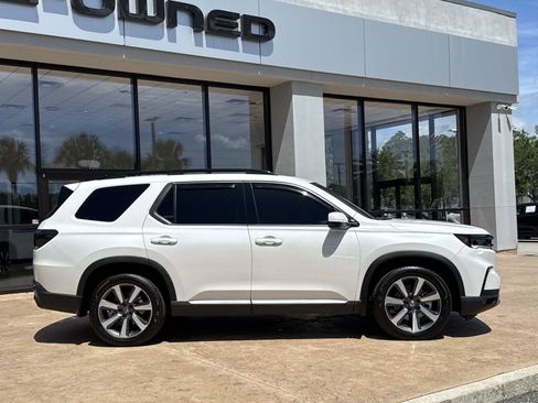 Used 2025 Honda Pilot Touring image 2