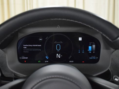 Used 2023 McLaren Artura image 24