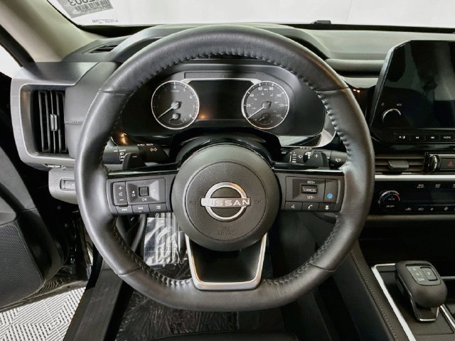 Used 2025 Nissan Pathfinder SL AWD/4WD image 11