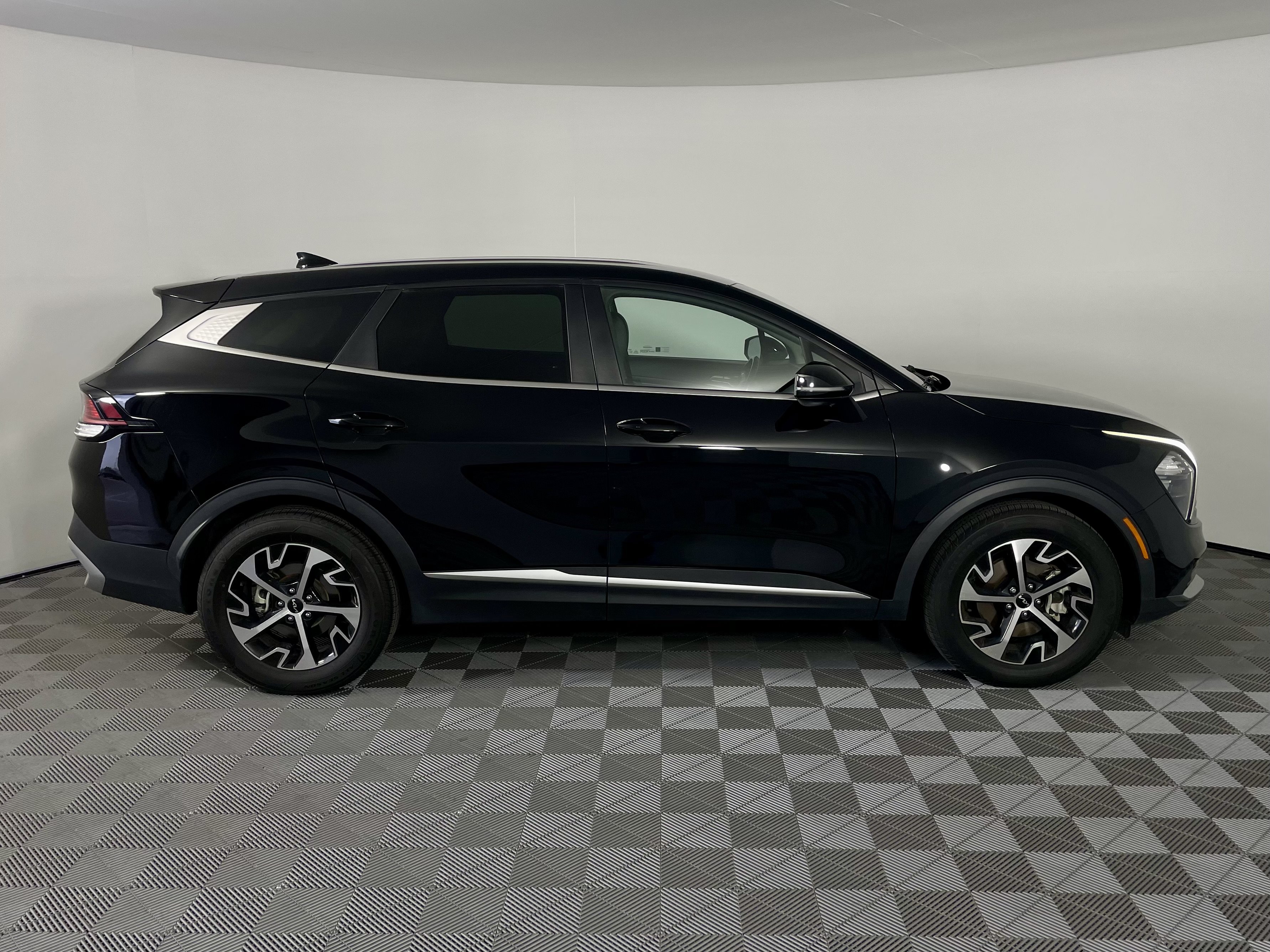 Used 2023 Kia Sportage EX FWD image 6
