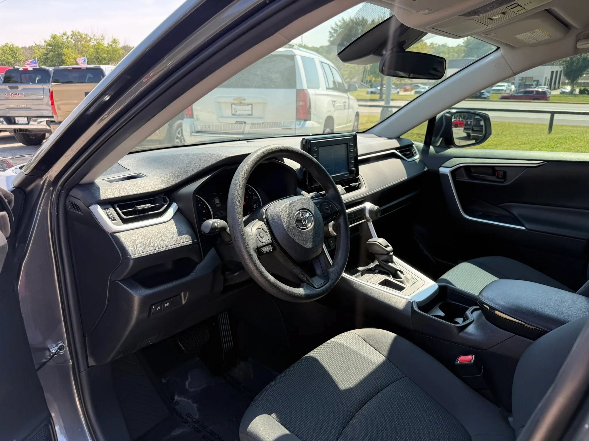 Used 2020 Toyota RAV4 LE FWD image 16