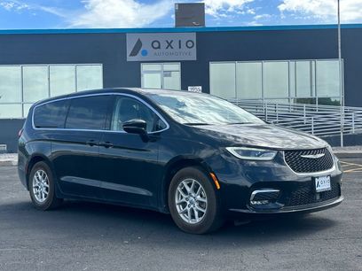 Used 2024 Chrysler Pacifica Touring-L