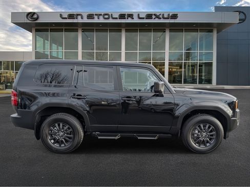 Used 2024 Toyota Land Cruiser image 2