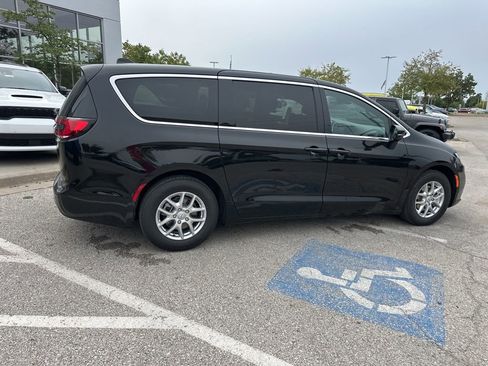 New 2026 Chrysler Pacifica Select image 35