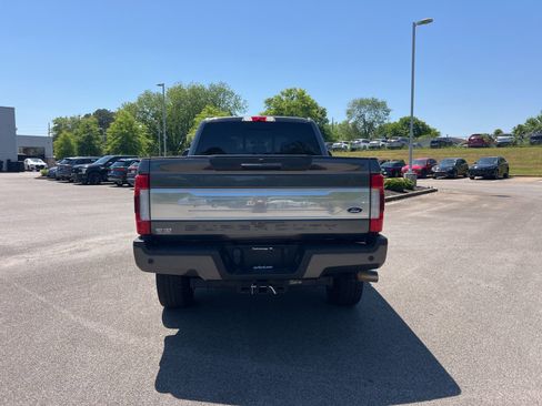 Used 2017 Ford F250 Platinum w/ Platinum Ultimate Package AWD/4WD image 7