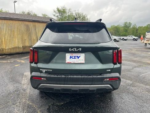 Used 2023 Kia Sorento S AWD/4WD image 4