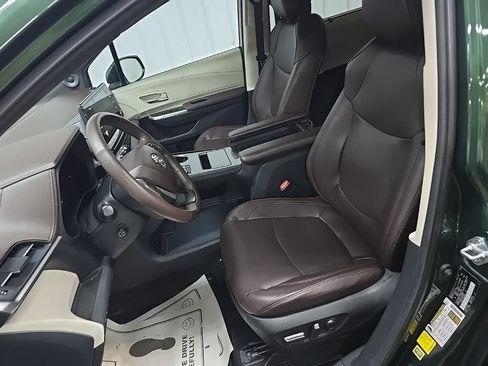 Used 2023 Toyota Sienna Platinum AWD/4WD image 33