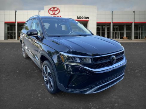 Used 2024 Volkswagen Taos SE AWD/4WD image 3