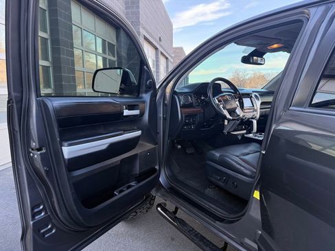 Used 2018 Toyota Tundra Limited w/ Limited Premium Package AWD/4WD image 32