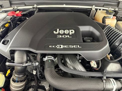 Used 2021 Jeep Wrangler Unlimited Sahara AWD/4WD image 36