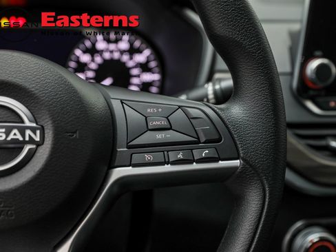 Used 2025 Nissan Altima 2.5 SV FWD image 16